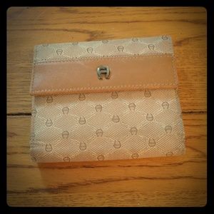 Etienne Beige logo wallet